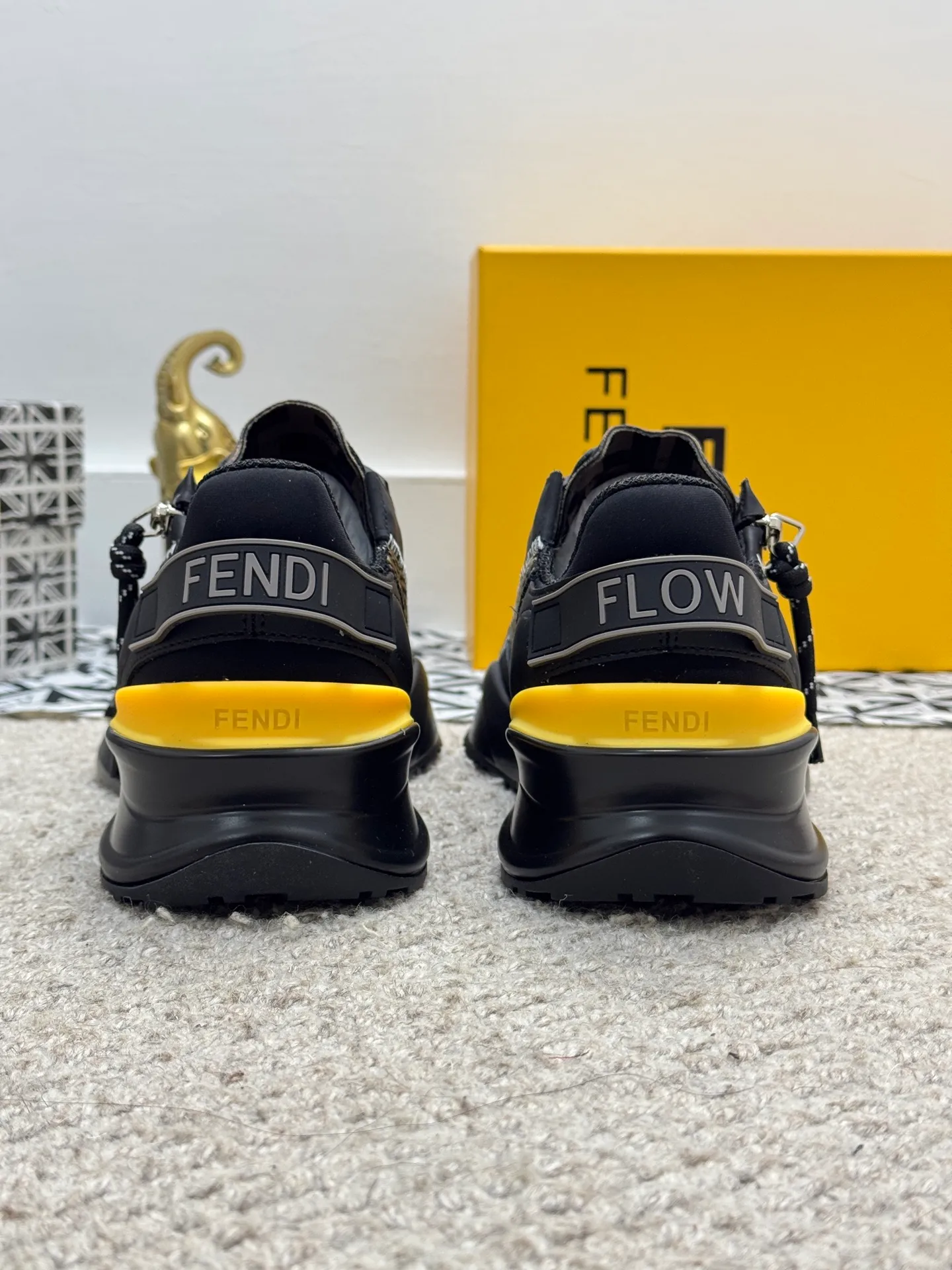 Men's men's shoes 💰520 [New style] 🦥🦥 Original quality - Fendi ◾️▫️F D🆕 Spring and summer new men's slip-on sneakers, with elastic straps, side zippers, and corrugated soles engraved with F. Embossed Fendi Flow lettering on the heel. Mixed material of high-tech fabric and black suede. FF graphic tongue. Ultra-light and wear-resistant EVA sole. Size: 38-44 (45 customized